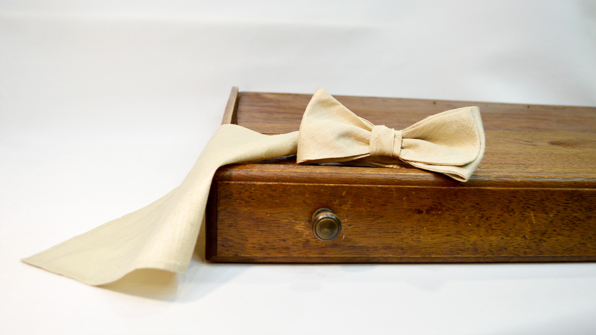 Marsala Alta Costura Complementos Pajaritas